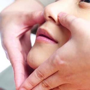 过敏性鼻炎按摩方法图1
